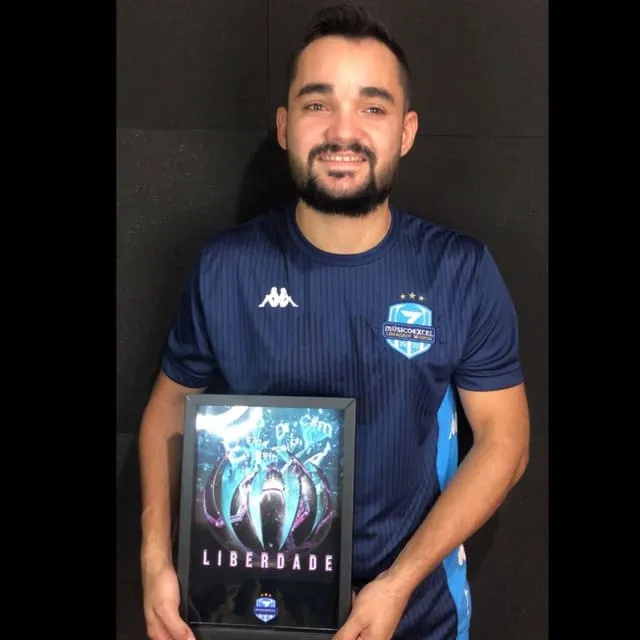Douglas Lopes, violonista e aluno do Músico Excel